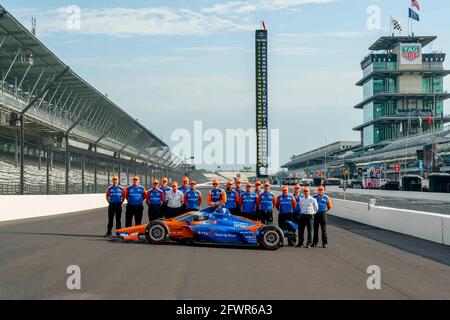 Indianapolis, Indiana, États-Unis. 24 mai 2021. SCOTT DIXON (9), d'Auckland, en Nouvelle-Zélande, remporte le pole pour la 105e course du Indianapolis 500 au Indianapolis Motor Speedway, à Indianapolis, dans l'Indiana. Credit: Walter G Arce SR Grindstone Medi/ASP/ZUMA Wire/Alay Live News Banque D'Images