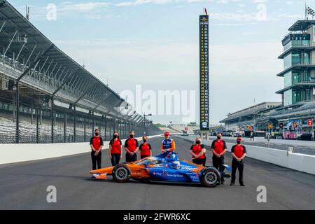 Indianapolis, Indiana, États-Unis. 24 mai 2021. SCOTT DIXON (9), d'Auckland, en Nouvelle-Zélande, remporte le pole pour la 105e course du Indianapolis 500 au Indianapolis Motor Speedway, à Indianapolis, dans l'Indiana. Credit: Walter G Arce SR Grindstone Medi/ASP/ZUMA Wire/Alay Live News Banque D'Images