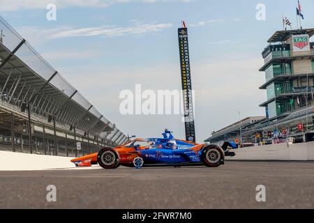 Indianapolis, Indiana, États-Unis. 24 mai 2021. SCOTT DIXON (9), d'Auckland, en Nouvelle-Zélande, remporte le pole pour la 105e course du Indianapolis 500 au Indianapolis Motor Speedway, à Indianapolis, dans l'Indiana. Credit: Walter G Arce SR Grindstone Medi/ASP/ZUMA Wire/Alay Live News Banque D'Images