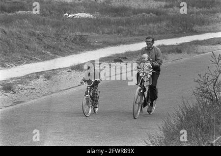 Princesse Margriet avec mari et enfants en vacances à Schiermonnikoog, 12 mai 1973, princes, princesses, Vacances, pays-Bas, Agence de presse du XXe siècle photo, nouvelles à retenir, documentaire, photographie historique 1945-1990, histoires visuelles, L'histoire humaine du XXe siècle, immortaliser des moments dans le temps Banque D'Images