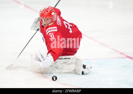 Riga, Centre olympique des sports, Slovaquie. 24 mai 2021. Vs Russie (Championnat du monde de hockey sur glace 2021 de l'IIHF), gardien de but Alexander Samonov (Russie) sauve (Suisse/Croatie) crédit: SPP Sport Press photo. /Alamy Live News Banque D'Images