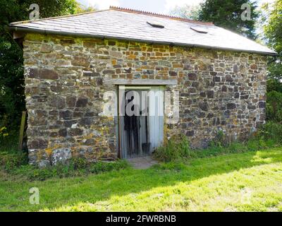 Bâtiment Virworthy Wharf sur le Bude Aqueduct une ligne d'alimentation vers le canal de Bude. Les bâtiments du quai ont été utilisés pour stocker le charbon, le sable et le fumier, le principal Banque D'Images