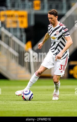 23 mai 2021 ; Molineux Stadium, Wolverhampton, West Midlands, Angleterre ; English Premier League football, Wolverhampton Wanderers contre Manchester United ; Nemanja Matic de Manchester United sur le ballon en défense Banque D'Images