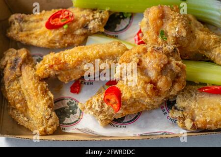 Poulet au lait de bœuf croustillant poêlé Banque D'Images