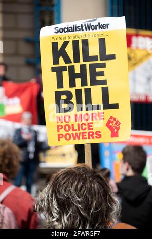 Sheffield, Royaume-Uni: 1er mai 2021 : tuez la plaque de projet de loi - plus de pouvoirs de police au panneau de protestation tuer le projet de loi, Devonshire Green Banque D'Images