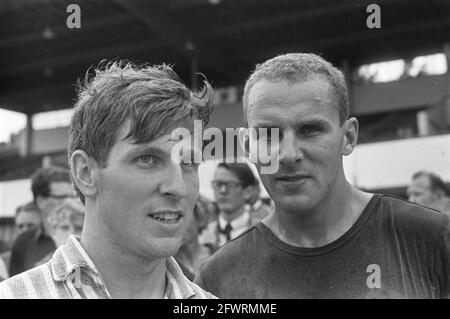 Championnats hollandais de canoë sur le Bosbaan. J. Wittenberg (à gauche) et J. Lagerweg ont remporté KII 500m, le 30 juillet 1967, championnats, canoë-kayak, Pays-Bas, Agence de presse du XXe siècle photo, nouvelles à retenir, documentaire, photographie historique 1945-1990, histoires visuelles, L'histoire humaine du XXe siècle, immortaliser des moments dans le temps Banque D'Images