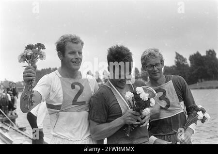 Championnats hollandais de canoë sur le Bosbaan. FLTR. Paul Bunschoten, Paul Hoekstra, Bram Musse, 30 juillet 1967, Canoë, pays-Bas, Agence de presse du XXe siècle photo, nouvelles à retenir, documentaire, photographie historique 1945-1990, histoires visuelles, L'histoire humaine du XXe siècle, immortaliser des moments dans le temps Banque D'Images