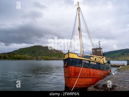 Le Vital Spark Clyde Puffer est arrivé à Inveraray, Argyll. Le bateau à ramer a été nommé d’après le navire dans les histoires et séries télé de Para Handy de Neil Munro Banque D'Images