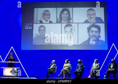 Malaga, Espagne. 7 mai 2021. (De gauche à droite et de haut en bas à l'écran).Julia Juaniz, Ricardo Franco Award; Petra Martinez, Biznaga Ciudad del Paraiso Award; Javier Fesser, Biznaga de Honor Award; Mariano Barroso, Retrospectiva Award; Alejandro Amenabar, Malaga Award; Et Oliver Laxe, Malaga Talent Award, vu à l'écran lors de la présentation de la 24e édition du 'Festival de Malaga' au Teatro Cervantes à Malaga.le Festival de Malaga 2020 a été le premier événement cinématographique à se tenir en personne après le confinement dû à Covid19 en Espagne. Credit: Francis Gonzalez/SOPA Images/ZUMA Wire/Alay Live News Banque D'Images