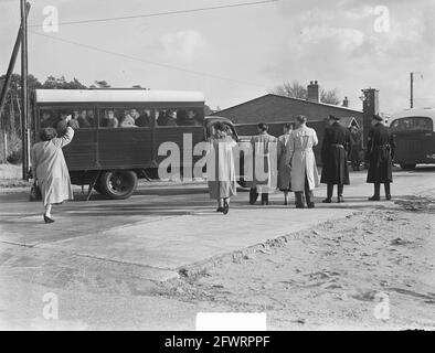 Prisonniers de guerre hollandais de retour de Russie à Amersfoort, 11 novembre 1950, prisonniers de guerre, rapatriement, Pays-Bas, Agence de presse du XXe siècle photo, nouvelles à retenir, documentaire, photographie historique 1945-1990, histoires visuelles, L'histoire humaine du XXe siècle, immortaliser des moments dans le temps Banque D'Images