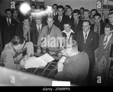 Prisonniers de guerre hollandais de retour de Russie à Amersfoort, 11 novembre 1950, prisonniers de guerre, rapatriement, Pays-Bas, Agence de presse du XXe siècle photo, nouvelles à retenir, documentaire, photographie historique 1945-1990, histoires visuelles, L'histoire humaine du XXe siècle, immortaliser des moments dans le temps Banque D'Images