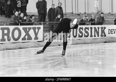 Championnats néerlandais de patinage de vitesse à Deventer, 26 décembre 1965, patinage de vitesse, sport, Pays-Bas, Agence de presse du XXe siècle photo, nouvelles à retenir, documentaire, photographie historique 1945-1990, histoires visuelles, L'histoire humaine du XXe siècle, immortaliser des moments dans le temps Banque D'Images