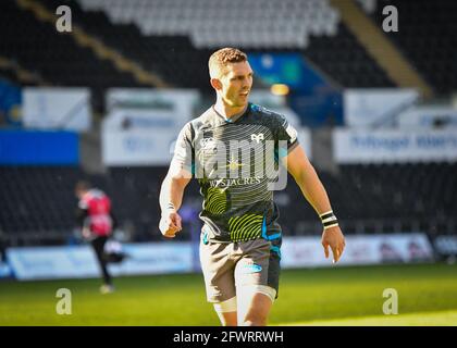 Swansea, pays de Galles. 3 avril 2021. George North of Ospreys lors du match de la coupe du défi européen de rugby de 16 entre Ospreys et Newcastle Falcons au Liberty Stadium de Swansea, pays de Galles, Royaume-Uni, le 3 avril 2021. Les stades sportifs du Royaume-Uni restent soumis à des restrictions strictes en raison de la pandémie du coronavirus, car les lois de distanciation sociale du gouvernement interdisent aux fans à l'intérieur des lieux, ce qui entraîne des matchs à huis clos. Crédit : Duncan Thomas/Majestic Media. Banque D'Images