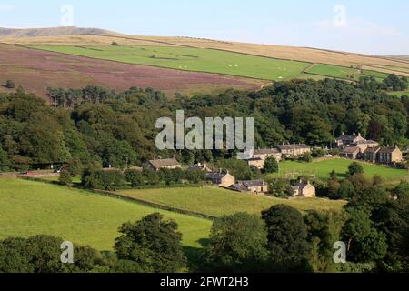 Little Hayfield dans le Derbyshire Peak District en soirée En août Banque D'Images