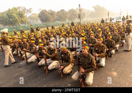 la police de delhi lors de leurs répétitions pour la journée de la république indienne à delhi. Banque D'Images