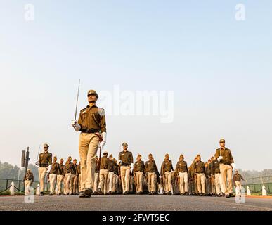 la police de delhi lors de leurs répétitions pour la journée de la république indienne à delhi. Banque D'Images