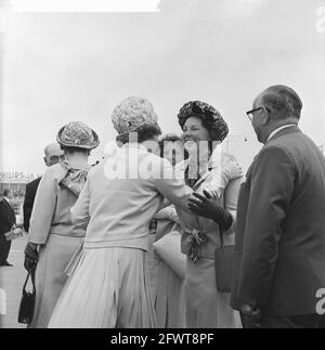 Princesses Irene et Margriet au Suriname et aux Antilles, 2 juillet 1962, PRINCESSES, pays-Bas, agence de presse du xxe siècle photo, nouvelles à retenir, documentaire, photographie historique 1945-1990, histoires visuelles, L'histoire humaine du XXe siècle, immortaliser des moments dans le temps Banque D'Images