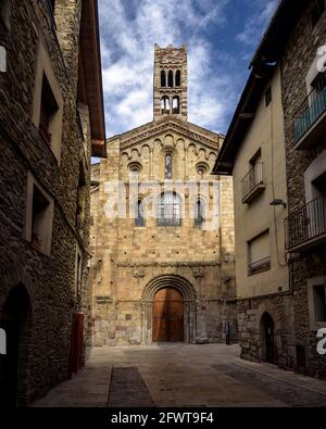 Façade extérieure de la Seu d'Urgell Cathedral (Alt Urgell, Catalogne, Espagne) ESP: Fachada Exterior de la Catedral de la Seu d'Urgell (Cataluña, España) Banque D'Images