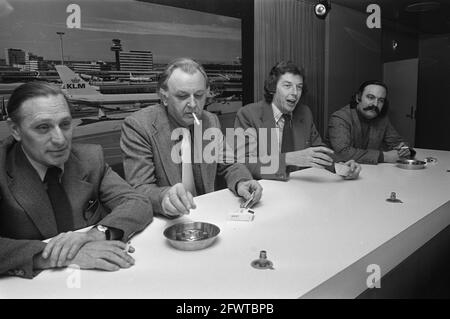 Délégation de NVV à Schiphol en provenance d'Espagne; lors d'une conférence de presse, le 11 décembre 1975, conférences de presse, Pays-Bas, Agence de presse du XXe siècle photo, nouvelles à retenir, documentaire, photographie historique 1945-1990, histoires visuelles, L'histoire humaine du XXe siècle, immortaliser des moments dans le temps Banque D'Images