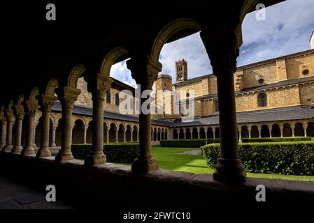 Cloître intérieure de la Seu d'Urgell Cathédrale (Alt Urgell, Catalogne, Espagne, Pyrénées) ESP: Claustro Interior de la Catedral de la Seu d'Urgell Banque D'Images