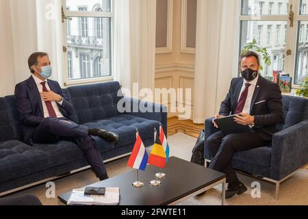 Le Premier ministre Alexander de Croo et le Premier ministre luxembourgeois Xavier Bettel photographié lors d'une réunion des chefs de État du Benelux Banque D'Images