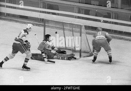 Jeux olympiques de Grenoble, hockey sur glace Russie c. États-Unis 10 Game moment, 9 février 1968, ICESHOCKEY, pays-Bas, agence de presse du xxe siècle photo, nouvelles à retenir, documentaire, photographie historique 1945-1990, histoires visuelles, L'histoire humaine du XXe siècle, immortaliser des moments dans le temps Banque D'Images