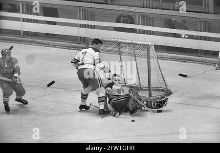 Jeux olympiques de Grenoble, hockey sur glace Russie c. États-Unis 10 Game moment, 9 février 1968, IJSHOCKEY, pays-Bas, agence de presse du xxe siècle photo, nouvelles à retenir, documentaire, photographie historique 1945-1990, histoires visuelles, L'histoire humaine du XXe siècle, immortaliser des moments dans le temps Banque D'Images