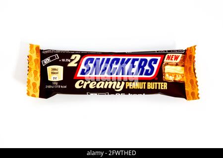 Barre de chocolat crémeuse au beurre de cacahuète Snickers Banque D'Images