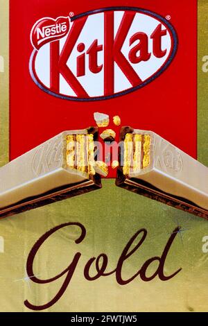 Kit Kat or caramel 4 barre de doigts Banque D'Images