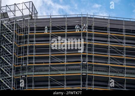 Rénovation du Gasometer Oberhausen, travaux de protection contre la corrosion, échafaudages, ouvriers travaillant sur l'échafaudage, Oberhausen, NRW, Allemagne Banque D'Images