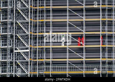 Rénovation du Gasometer Oberhausen, travaux de protection contre la corrosion, échafaudages, ouvriers travaillant sur l'échafaudage, Oberhausen, NRW, Allemagne Banque D'Images