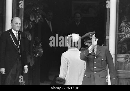 Anniversaire de mariage la princesse Margriet et Pieter van Vollenhoven à l'hôtel de ville de Baarn, 10 décembre 1966, CONVERSATIONS, Town Halls, Pays-Bas, Agence de presse du XXe siècle photo, nouvelles à retenir, documentaire, photographie historique 1945-1990, histoires visuelles, L'histoire humaine du XXe siècle, immortaliser des moments dans le temps Banque D'Images