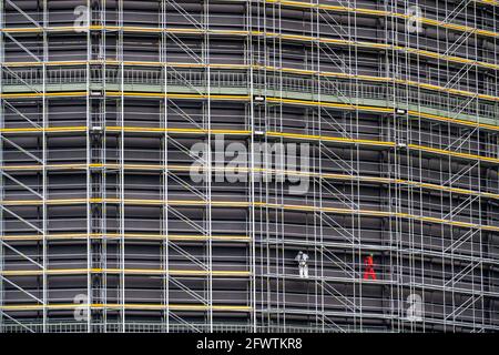 Rénovation du Gasometer Oberhausen, travaux de protection contre la corrosion, échafaudages, ouvriers travaillant sur l'échafaudage, Oberhausen, NRW, Allemagne Banque D'Images