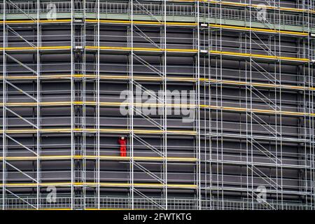 Rénovation du Gasometer Oberhausen, travaux de protection contre la corrosion, échafaudages, ouvriers travaillant sur l'échafaudage, Oberhausen, NRW, Allemagne Banque D'Images