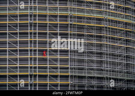 Rénovation du Gasometer Oberhausen, travaux de protection contre la corrosion, échafaudages, ouvriers travaillant sur l'échafaudage, Oberhausen, NRW, Allemagne Banque D'Images