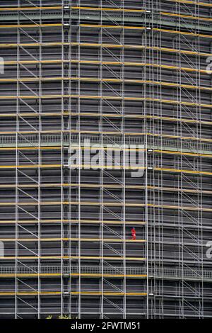 Rénovation du Gasometer Oberhausen, travaux de protection contre la corrosion, échafaudages, ouvriers travaillant sur l'échafaudage, Oberhausen, NRW, Allemagne Banque D'Images