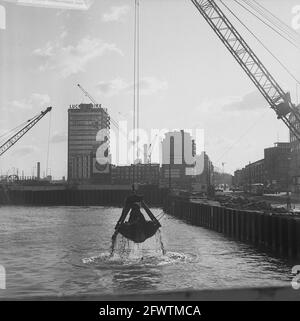 Travaux d'excavation sous-marine métro Rotterdam, 8 février 1965, métros, pays-Bas, agence de presse du xxe siècle photo, nouvelles à retenir, documentaire, photographie historique 1945-1990, histoires visuelles, L'histoire humaine du XXe siècle, immortaliser des moments dans le temps Banque D'Images