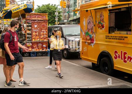 New York, États-Unis. 22 mai 2021. Un camion de restauration rebaptisé à Soho donne des céréales tout en faisant la promotion de la musique de la chanteuse Salem Ilese, vu le samedi 22 mai 2021. (Photo de Richard B. Levine) crédit: SIPA USA/Alay Live News Banque D'Images