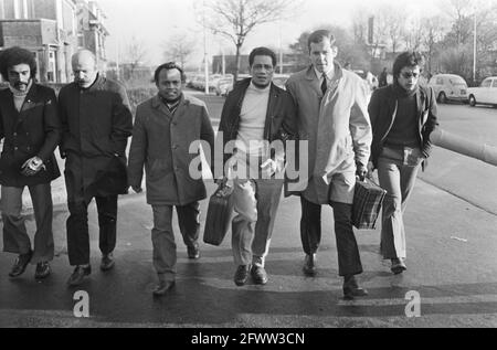 Procès des Moluques du Sud qui ont occupé la maison indonésienne amb. À la Haye; Paul T. quitte la prison et son avocat, 19 janvier 1971, pays-Bas, agence de presse du XXe siècle photo, news to remember, documentaire, photographie historique 1945-1990, histoires visuelles, L'histoire humaine du XXe siècle, immortaliser des moments dans le temps Banque D'Images