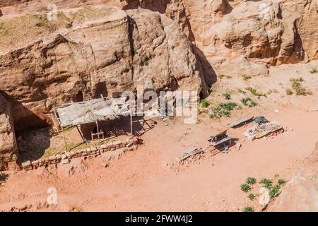 Vue aérienne des stands de souvenirs de l'ancienne ville de Petra, en Jordanie Banque D'Images