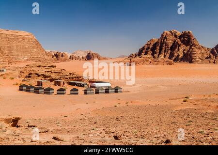 Camp bédouin dans le désert de Wadi Rum, Jordanie Banque D'Images