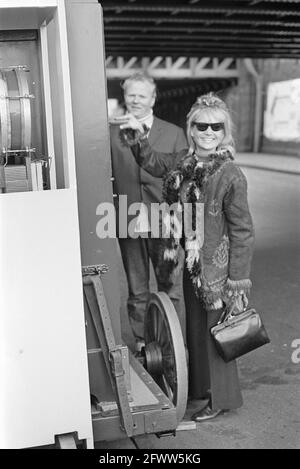 Mission : cinéma Int. Netherland Co, Susan Oliver (actrice Ann Howard à Peyton place ) à bord de bateau Amsterdam, 13 février 1971, acteurs, canots, Acteurs, pays-Bas, agence de presse du XXe siècle photo, news to remember, documentaire, photographie historique 1945-1990, histoires visuelles, L'histoire humaine du XXe siècle, immortaliser des moments dans le temps Banque D'Images