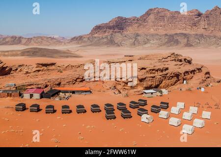 Camp bédouin dans le désert de Wadi Rum, Jordanie Banque D'Images