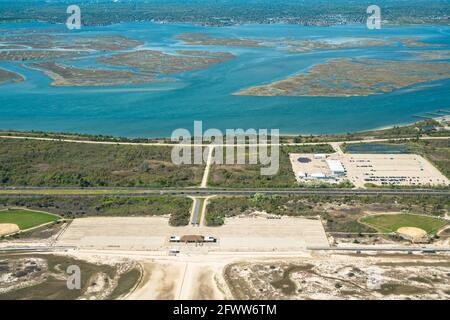 Vue aérienne sur le comté de Nassau sur long Island New York avec plage et parking Banque D'Images