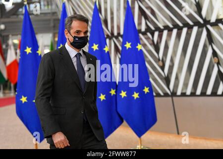 Grèce le Premier ministre Kyriakos Mitsotakis est photographié lorsqu'il arrive le premier jour d'une réunion au sommet de l'UE, le lundi 24 mai 2021, à l'Union européenne Banque D'Images