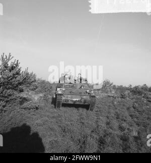 Exercice d'essai de l'armée sur terrain loué à Valkenswaard (NB), 9 décembre 1964, LANDMACHT, exercices, Grounds, pays-Bas, agence de presse du XXe siècle photo, news to remember, documentaire, photographie historique 1945-1990, histoires visuelles, L'histoire humaine du XXe siècle, immortaliser des moments dans le temps Banque D'Images