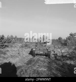 Exercice d'essai de l'armée sur terrain loué à Valkenswaard (NB), 9 décembre 1964, LANDMACHT, exercices, Grounds, pays-Bas, agence de presse du XXe siècle photo, news to remember, documentaire, photographie historique 1945-1990, histoires visuelles, L'histoire humaine du XXe siècle, immortaliser des moments dans le temps Banque D'Images