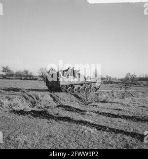 Exercice d'essai de l'armée sur un terrain loué à Valkenswaard (N.-B.), 9 décembre 1964, LANDMACHT, exercices, Land, pays-Bas, agence de presse du XXe siècle photo, news to remember, documentaire, photographie historique 1945-1990, histoires visuelles, L'histoire humaine du XXe siècle, immortaliser des moments dans le temps Banque D'Images