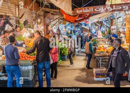 AMMAN, JORDANIE - 3 AVRIL 2017 : marché des fruits et légumes à Amman, Jordanie Banque D'Images