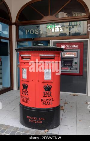 Double boîte postale à l'extérieur du bureau de poste, Gibraltar Banque D'Images